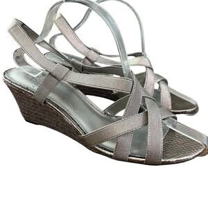 Adrianna Papell Womens Silver Strappy Wedge Espadrille Sandals Slingback sz 9 M